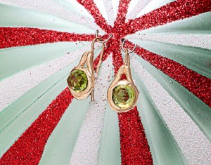 300 Christmas 2016 gold peridot earrings in ornament