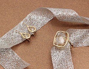 300 Christmas 2016 gold r quartz set on ribbon