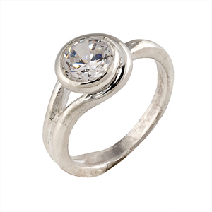  Solitaire round brilliant diamond ring set in platinum