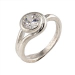  Solitaire round brilliant diamond ring set in platinum