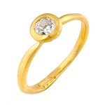  Solitaire round brilliant diamond ring set in yellow gold.