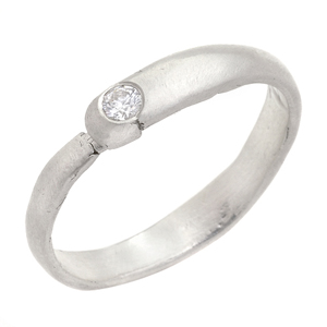  Solitaire round brilliant diamond ring set in white gold