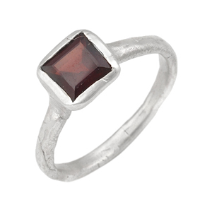 Garnet square ring